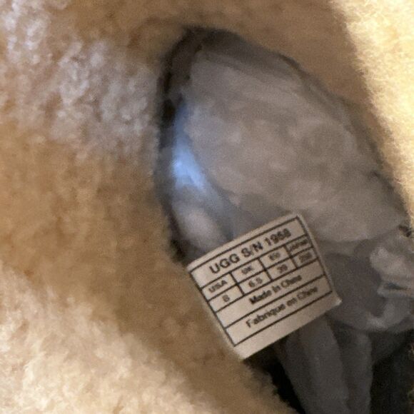 UGG Boots Womens Size 8 Y2K Black Leather Wood Heel Shearling Lined Studded Clog - Picture 6 of 9